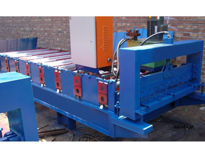 云南鑫圣壓瓦機(jī)廠 彩鋼設(shè)備專業(yè)安裝流程解析